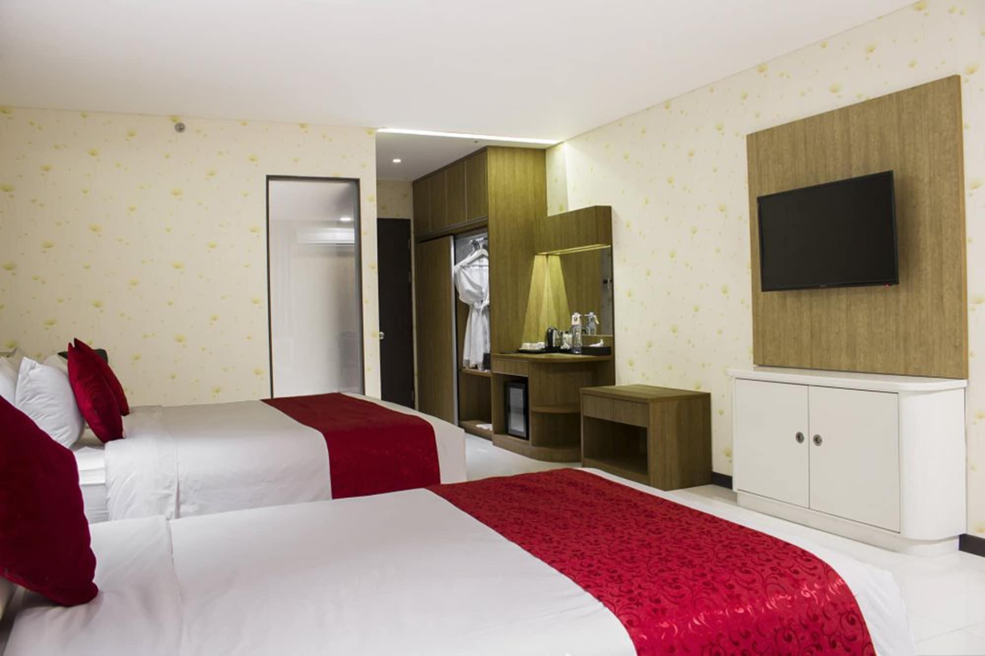 West Point Hotel Bandung Exterior photo