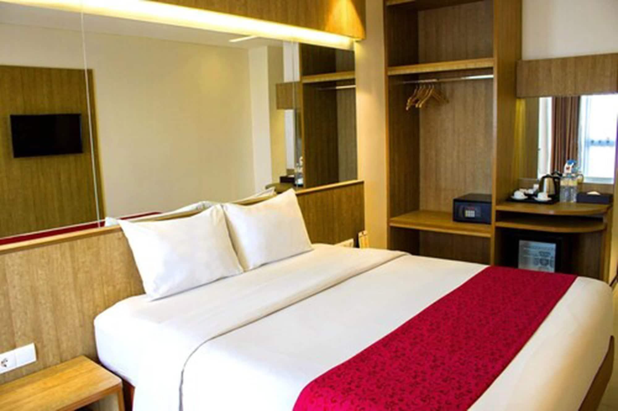 West Point Hotel Bandung Exterior photo