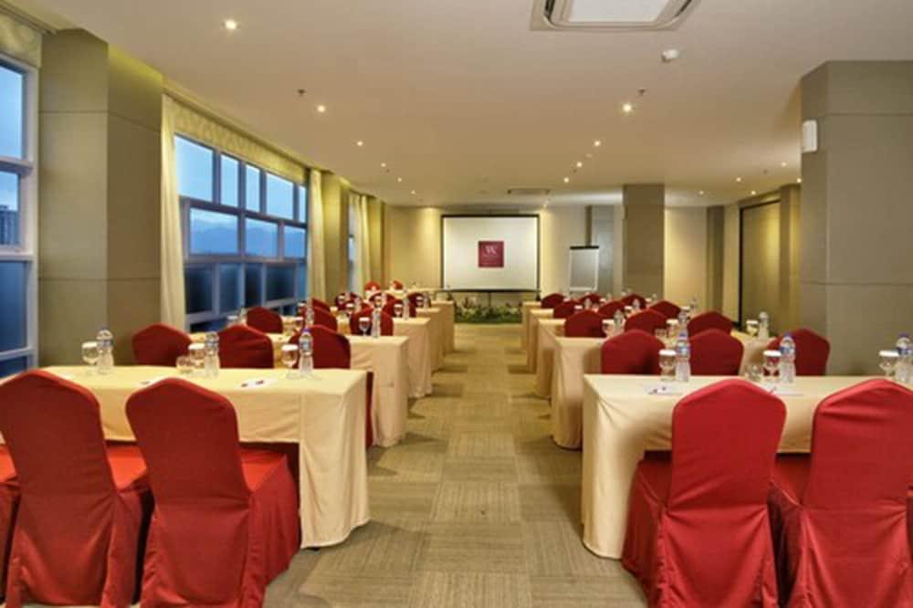 West Point Hotel Bandung Exterior photo